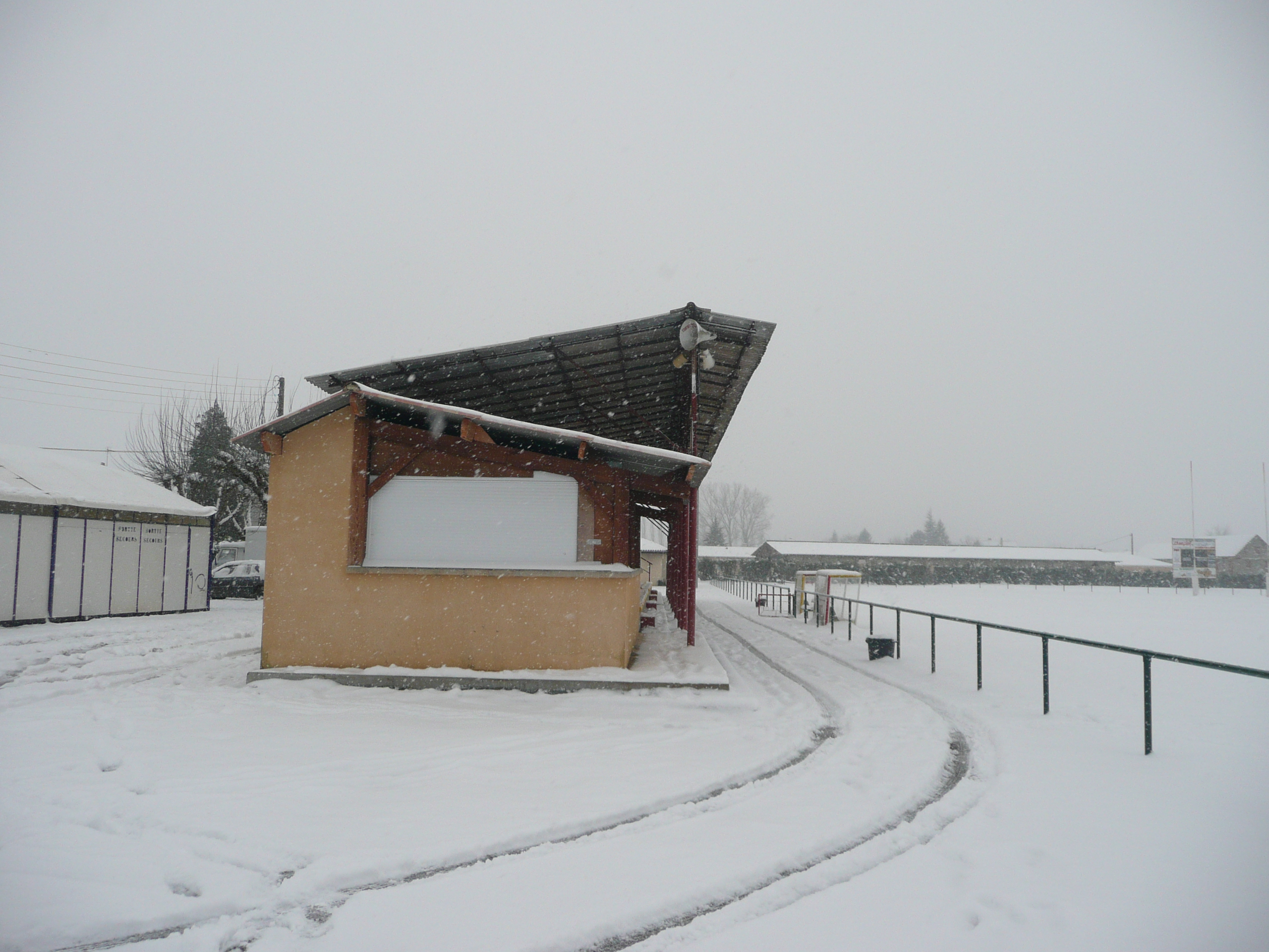 Le stade sous la neige